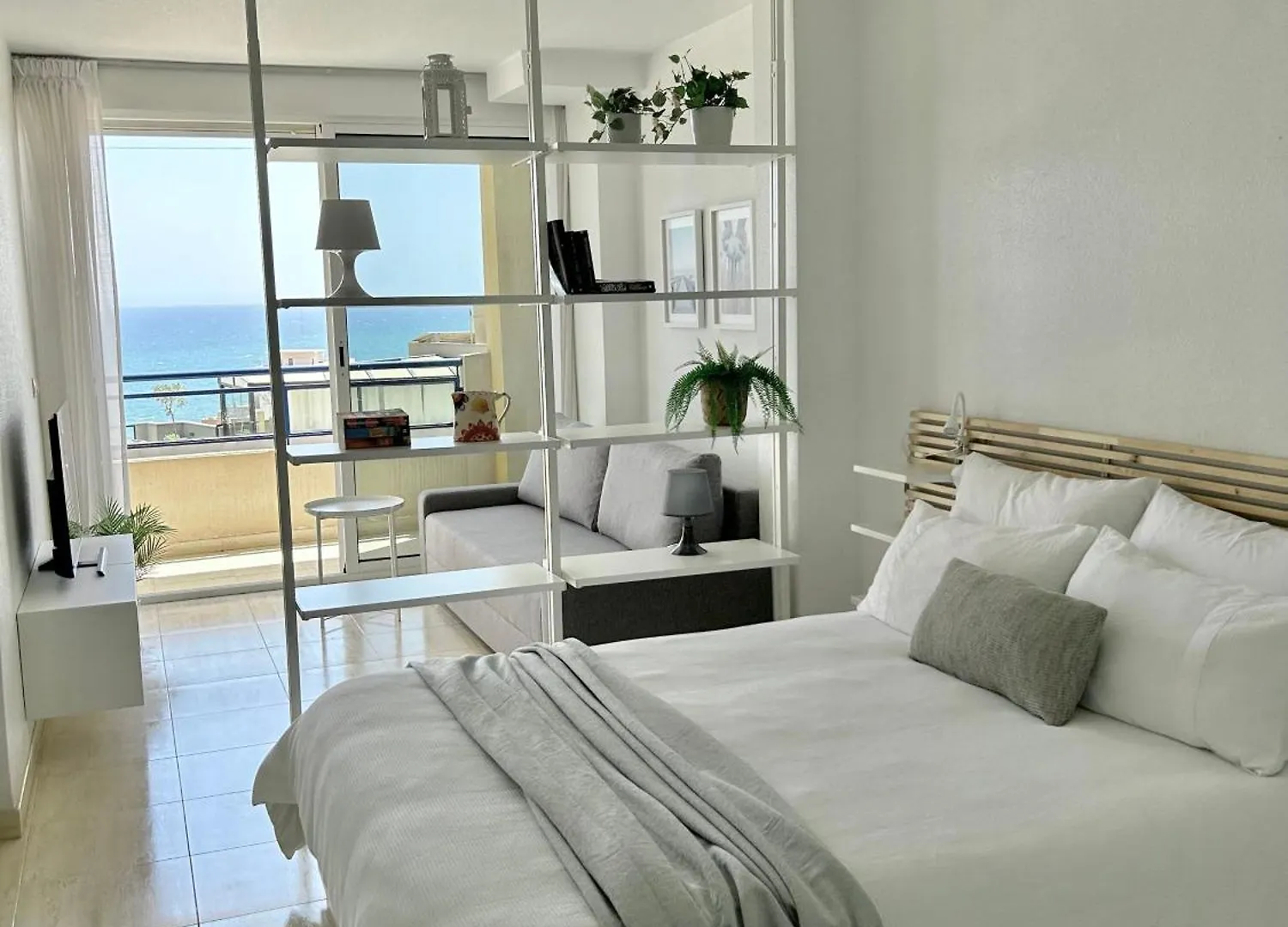 Panoramic Sea Views With Balcony, Air Conditioning And Parking