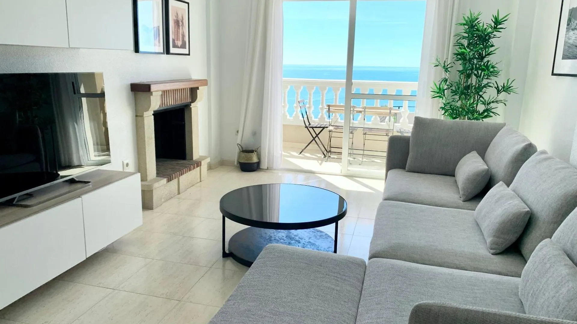 Apartment Panoramic Sea Views With Balcony, Air Conditioning And Parking